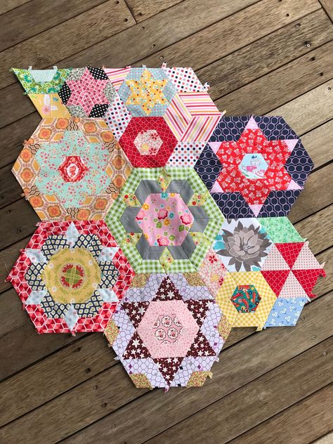 Scrappy Paper Pieced Smitten Quilt by Anorina Morris    EPP Smitten Epp Quilt, Smitten Quilt Pattern, Paper Quilt Patterns, Cherish Quilt, Smitten Quilt, Hexie Projects, Scrappy Patchwork, Stitching Diy, Liberty Quilt