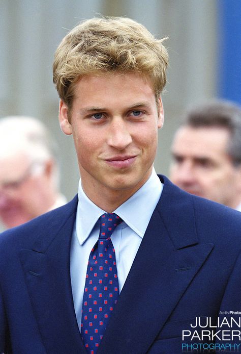 THE PRINCE OF WALES & PRINCE WILLIAM UNDERTAKE A SERIES OF ENGAGEMENTS IN SCOTLAND..THEY VISITED THE ANCHOR MILLS & SIGHTWELL ESTATE IN GLASGOW..PICTURE: UK PRESS Prince William Young Pictures, Young Prince William, William Windsor, William Wales, William Prince Of Wales, Prins William, English Royal Family, Principe William, Princess Diana Family