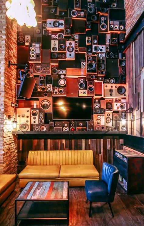 90s Rock Room Aesthetic, Record Store Decor, Music Studio Bedroom, Sound Equipment, Music Studio Room, Sopot, Record Shop, Studio Room, Vintage Records