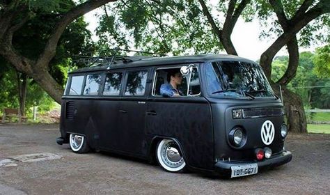 Black Volkswagen, Vw Samba Bus, Vw Bus Photo, Vw Minibus, Vintage Vw Camper, Kombi Clipper, Vw Kombi Van, Vw Wagon, Volkswagon Van