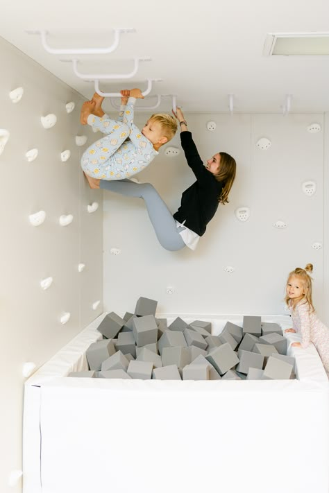 Bedroom Monkey Bars, Interactive Playroom Ideas, Gymnastic Playroom, Monkey Bars In Playroom, Playroom Gym Ideas, Diy Indoor Kids Gym, Monkey Bars In Bedroom, Foam Pit Playroom, Playroom Monkey Bars