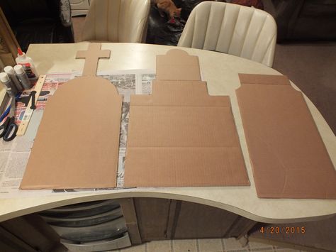 Tombstone templates cut out of cardboard. Cardboard Headstones Diy, Cardboard Gravestones Diy, Paper Mache Tombstones, Diy Tombstones Halloween Cardboard, Cardboard Gravestone, Gravestones Halloween, Cardboard Halloween Decorations Diy, Diy Gravestone Halloween Cardboard, Dnd Halloween