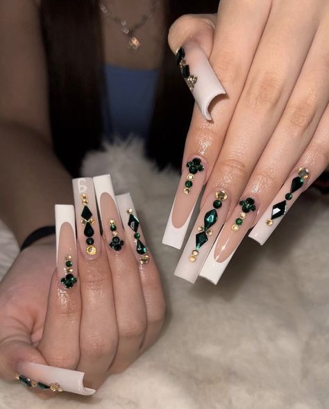 Baddie French Tip Nails Long, Vaquero Nails, Practice Nails, Ball Nails, Quince Stuff, Quinceanera Nails, Green Acrylic Nails, Nail Salon Design, Quinceanera Ideas