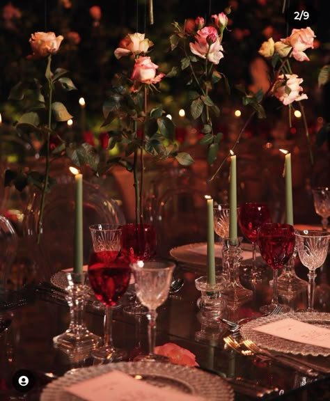 Romeo And Juliet Party, Romeo And Juliet Wedding, Candle Dinner Table, Victorian Wedding Themes, Burgundy Wedding Colors, Dark Wedding Theme, Rose Curtains, Wedding Buffet, Portugal Wedding