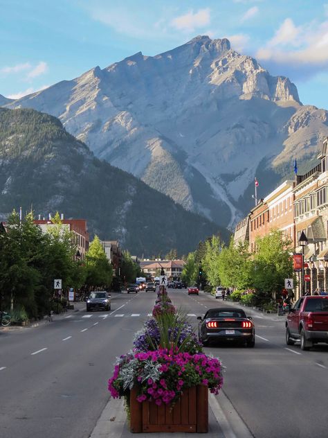 Cascade Mountain Banff, Banff Town, Aesthetic Canada, Rocky Mountains Canada, Castle Layout, Cu Boulder, Banff National Park Canada, 2025 Goals, Fairmont Banff Springs