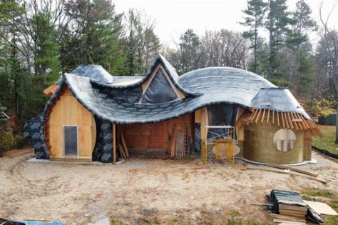 Real-life hobbit homes that put The Shire to shame | loveproperty.com Hobbit Home, Hobbit Bedroom, Hobbit House Kit, Hobbit Houses Diy, Hobbit House Plans, Root Cellar Plans, Hobbit House Interior, Green Magic Homes, Earth Sheltered Homes