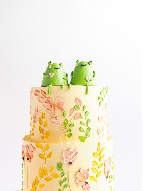 #wed #wedding #cake #weddingcake #beatifulcake #buttercream #paintedcake Frog Wedding, Gravity Cake, Fabulous Cakes, Painted Cakes, Frogs, Gravity, Wedding Cake, Butter Cream, Wedding Cakes