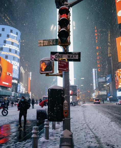 Aesthetic New York, winter in USA, wallpaper, Christmas mood Cities At Christmas, New Year In New York Aesthetic, Winter In Nyc Aesthetic, Ny Christmas Aesthetic, Nyc In Christmas, Christmas Wallpaper Nyc, Christmas In The City Aesthetic, Winter New York Aesthetic, Christmas Aesthetic New York