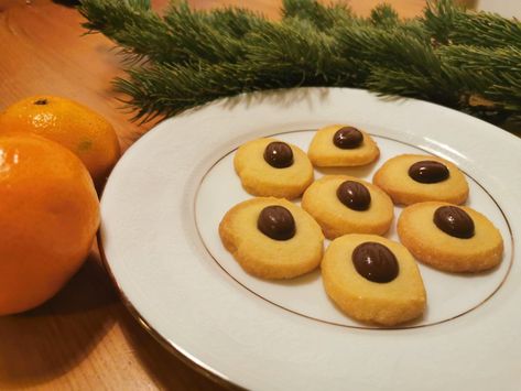 Want an easy way to get a taste of Icelandic Christmas? Here you can find aa recipie for traditional Icelandic Christmas cookies. Iceland Christmas Food, Christmas Food Recipes, Icelandic Christmas, Iceland Christmas, Christmas Meat, Smoked Lamb, Christmas Buffet, Christmas Recipe, Food Tasting