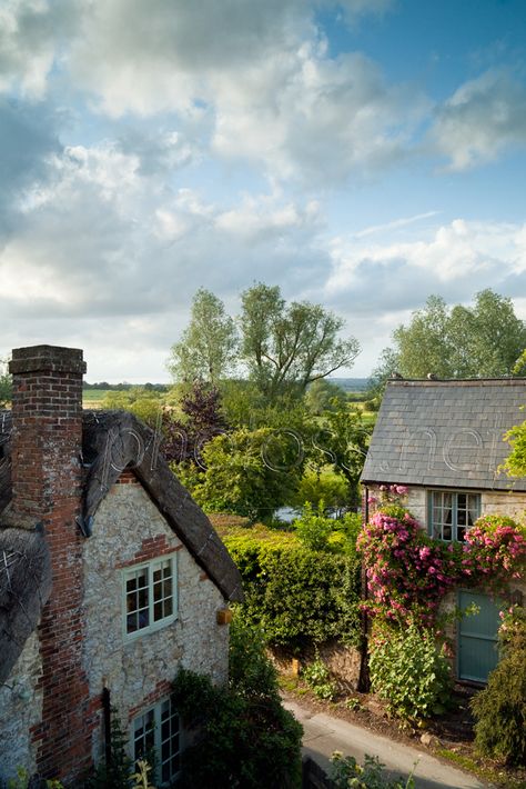 English Village, Old Stone, English Cottage, Stone House, Garden Cottage, English Countryside, Cozy Cottage, The Roof, Pretty Places