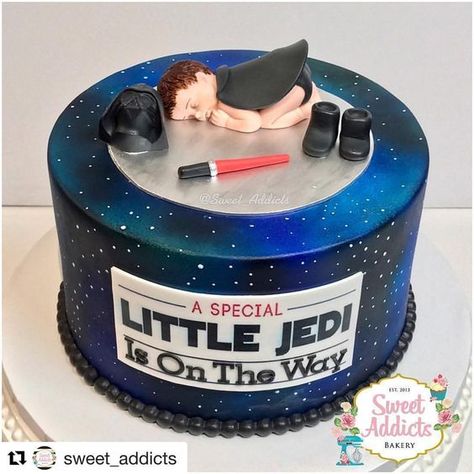 Star Wars Baby Shower Cake, Baby Jedi, Popular Baby Shower Themes, Star Wars Baby Shower, Cake Friends, Baby Shower Cakes Girl, Star Wars Cake, Baby Shower Diaper Cake, Baby Shower Diapers