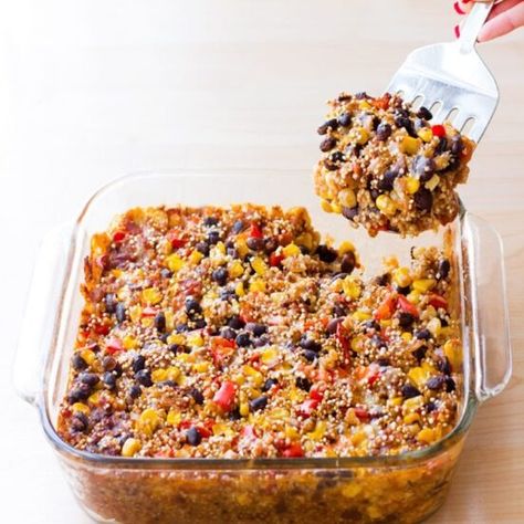 Cheesy Mexican Black Bean Quinoa Casserole - Chocolate Covered Katie Black Bean Quinoa Casserole, Quinoa Casserole Recipes, Quinoa Breakfast Bars, Mexican Black Beans, Quinoa Casserole, Chocolate Covered Katie, Mexican Quinoa, Easy Quinoa, Quinoa Recipe