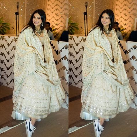 Rhea Kapoor in lehenga & slaying with white sneakers !! #bollywood #indian #celebritywedding #lehenga #sonamkishaadi #white #indianwear #designer Indian Wedding Dress For Sister, Chikankari Outfits, Groom Indian Wedding Outfits, Sonam Kapoor Wedding, Best Bridal Shoes, Rhea Kapoor, Lucknowi Chikankari, Bride Sister, Sonam Kapoor