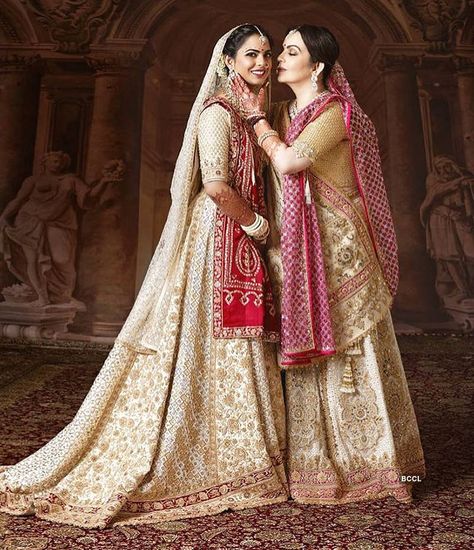 Isha Ambani, Mukesh Ambani, Nita Ambani, Wedding Lehenga Designs, Bridal Lehenga Collection, Indian Bridal Dress, Indian Bridal Wear, Bollywood Wedding, Fashion Closet