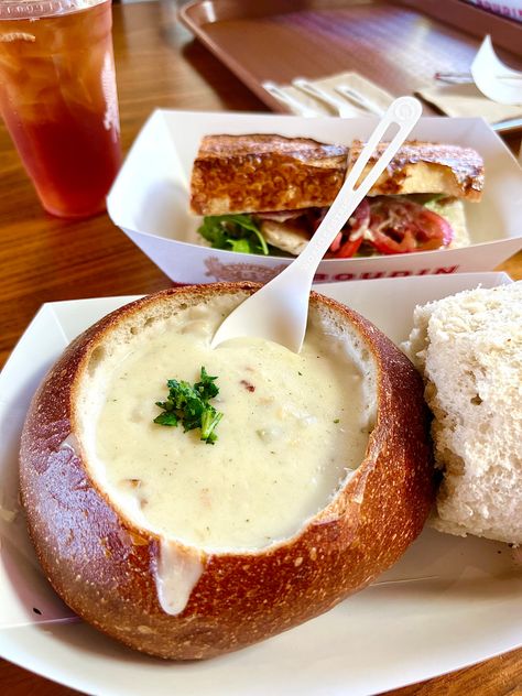 If you’re visiting San Francisco’s Pier 39, you must try the signature “clam chowder bread bowl” @ Boudin Bakery 😋 Clam Chowder Bread Bowl, Stuffed Seafood, Christmas In San Francisco, Pier 39, Lobster Bisque, Bread Bowl, Fishermans Wharf, Panera Bread, Clam Chowder