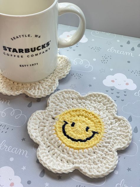 Free Beginners Guide: How to Crochet Cup Coasters Flower Coaster, Cute Coasters, Crochet Coaster Pattern, Crochet Coaster, Crochet Decoration, Diy Crochet Projects, Crochet Coasters, Snowflake Designs, Free Crochet Patterns