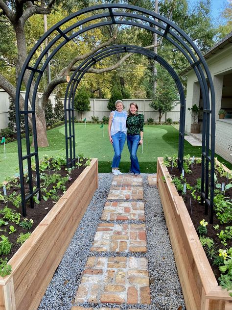 Veggie Garden Layout, Hillside Landscaping, Backyard Vegetable Gardens, Veg Garden, Pallet Garden, Have Inspiration, Home Vegetable Garden, Backyard Garden Design, Vegetable Garden Design