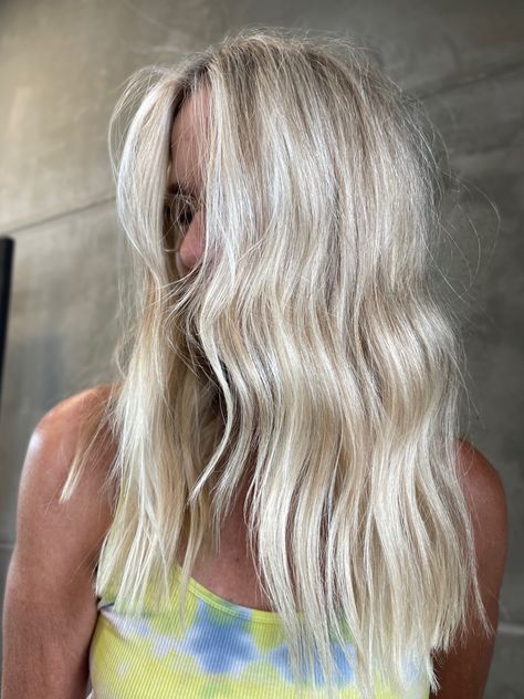 Medium Length Bright Blonde Hair, Surf Blonde Hair, Bright Lived In Blonde, Bright Blonde Hair With Dimension, Lived In Bright Blonde, Blonde Light Brown Hair, Beachy Blonde Hair, Blended Blonde, Hairstyle Highlights