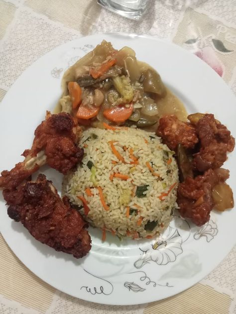 Delicious Chinese platter are made by me😋 Chinese Platter, Rice Platter, Chinese Fried Rice, Chinese Rice, Home Made Food, Chinese Soup, Fried Rice, Homemade Recipes, Home Made