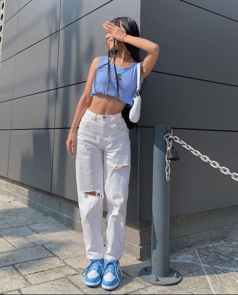 #fashion #aesthetic #moda #outfits #styletips #outfitideas Womens Dunk Low, Outfit Outdoor, Dunks Outfit, Sneaker Nike, Looks Pinterest, Foto Poses, Tomboy Style Outfits, Trik Fotografi, Causual Outfits