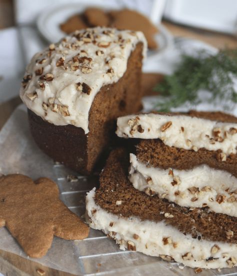 How to make the BEST Gingerbread using a Bread Machine! - ourlittlebluehomestead.com Gingerbread Bread Machine Recipe, Bread Machine Gingerbread, Bread Machine Christmas Bread, Bread Maker Cake Recipes, Bread Machine Recipes Healthy, Gingerbread Loaf Recipe, Spicy Gingerbread, Gingerbread Loaf, Brown Butter Frosting