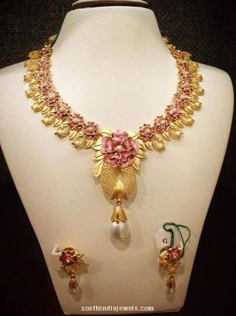 Designer Gold Floral Necklace with Earrings Grt Jewellers Necklace Set, Rose Gold Necklace Set, Gold Floral Necklace, Flower Motifs, Wedding Jewellery Collection, Designer Necklace, Indian Jewelry Sets, Gold Fashion Necklace, Gold Jewellery Design Necklaces