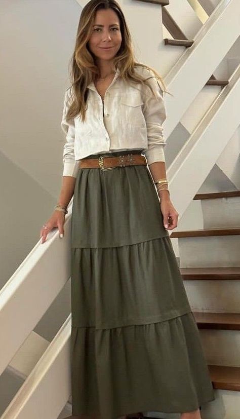 Olive Green Maxi Skirt Outfit, Full Length Skirt Outfits, Np Outfits, Green Maxi Skirt Outfit, Boho Skirt Outfit, Green Skirt Outfits, Maxi Skirt Outfit Summer, Olive Green Outfit, Long Green Skirt