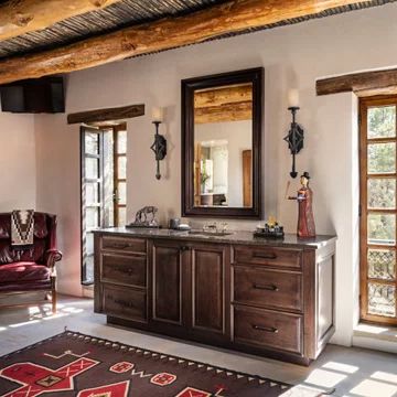 Santa Fe Style Homes Interiors, Southwestern Bathroom Ideas, Adobe House Interior, Santa Fe Interior Design, Santa Fe Kitchen, Santa Fe Style Decor, Southwestern Bathroom, Santa Fe Interiors, Modern Adobe