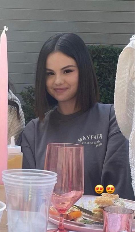 Bob Haircut Selena Gomez, Selena Bob Haircut, Selena Gomez Short Haircut, Latina Bob Haircut, One Length Short Hair, Short Hair Selena Gomez, Selena Gomez Bob Haircut, Selena Gomez Bob, Selena Gomez Haircut