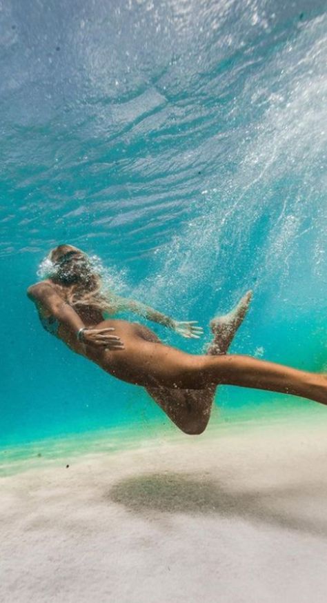 Underwater Pictures, Bawah Air, Sea Photography, Beach Pictures Poses, Beach Photography Poses, Underwater Photos, Ocean Vibes, Water Photography, Beach Fashion