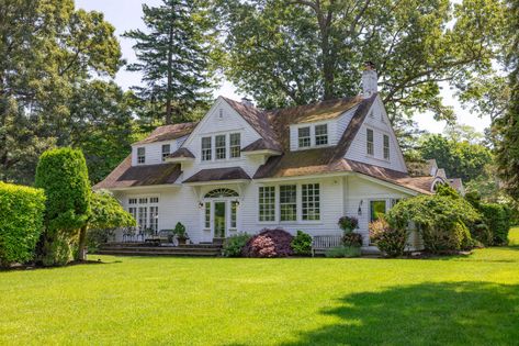 Homes for Sale in Connecticut and New York - The New York Times Connecticut Country House, Conneticut Homes Aesthetic, Conneticut Homes, Connecticut Homes, Ridgefield Connecticut, Stone Entryway, Westport Connecticut, Stony Brook, White Cabinetry