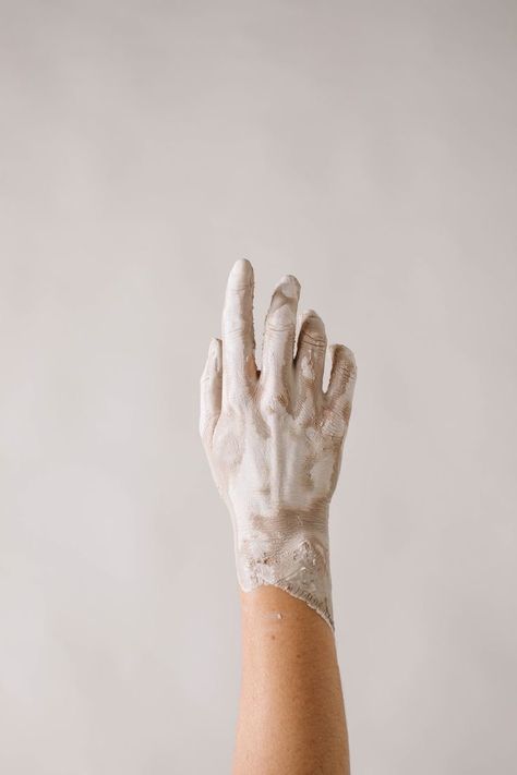 Clay Hands Aesthetic, Ceramic Photography Ideas, Ceramic Studio Branding, Clay Photoshoot, Aesthetic Ceramic Art, Pottery Hands, Pottery Background, Ceramic Branding, Ceramics Aesthetic