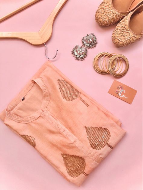 Traditional flatlay - Indian Kurti photography with matching bangles, juttis and silver oxydised earrings! #indianflatlay #flaylayindia #indiankurti #kurtilover #kurti #kurtishoot Indian Clothes Photography, Kurti Flatlay Photography, Kurti Product Photography, Fashion Flatlay Photography, Indian Product Photography, Indian Clothing Photography, Clothing Brand Product Photography, Kurti Shoot Ideas, Saree Flatlay Photography