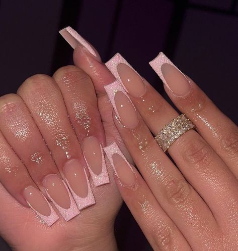 40 Classic Acrylic Nails to Inspire You Light Pink Glitter French Tip Nails, Classic Acrylic Nails, Glitter Nails French Tip, Pink Glitter French Tip Nails, Party Nail Design, Nail Inspired, Blush Pink Nails, Pink Tip Nails, Evil Eye Nails