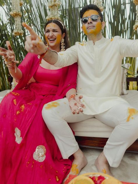 Chopra's juxtaposition of the lehenga's colour with the detailed jewellery is a style trick to make a note of Haldi Pictures, Haldi Outfits For Bride, Haldi Dress For Bride, Haldi Dress Ideas, Haldi Outfit For Bride, Raghav Chadha, Haldi Ceremony Outfit, Haldi Dress, Mehendi Outfit