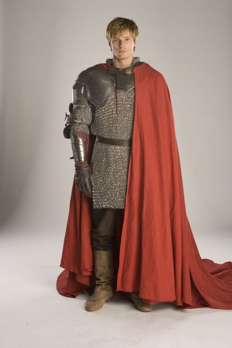 Merlin - Photoshoot for King Arthur portrayed by Bradley James Arthur Halloween Costume, King Arthur Costume, Merlin Season 1, Angel Coulby, Colin Bradley, Rei Arthur, Roi Arthur, Princess Fairytale, Medieval Clothes