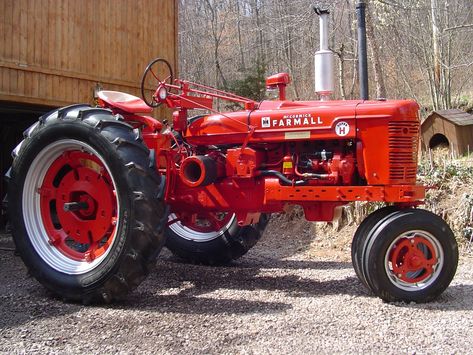 Tractor Photos, International Harvester Tractors, International Tractors, Farmall Tractors, Old Tractor, Classic Tractor, Aircraft Interiors, Train Truck, Old Farm Equipment