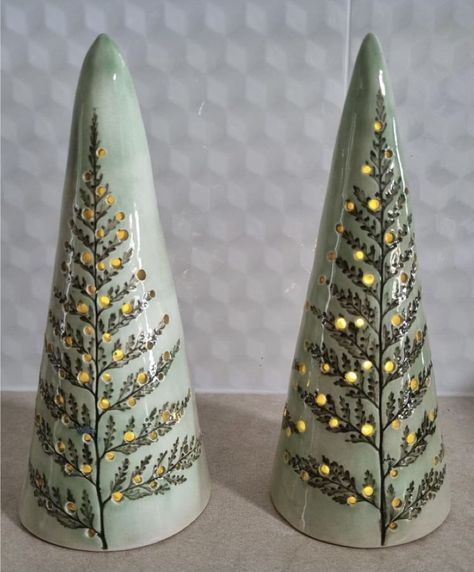 Ceramic Holiday Ideas, Pottery For Christmas, Christmas Ceramic Ideas, Ceramic Christmas Ideas, Ceramic Tree Christmas, Christmas Ceramics Ideas Pottery, Keramiikka Ideas, Ceramic Pottery Christmas Tree, Coil Pottery Christmas Trees