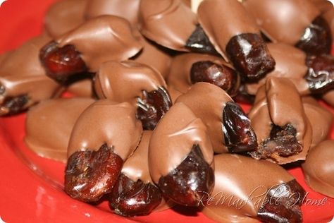 Chocolate Covered Cockroaches | Community Post: 31 Ghoulish Treats For Your Halloween Feast Halloween Catering, Halloween Eats, Creepy Food, Creepy Halloween Food, Pitted Dates, Halloween Foods, Spooky Snacks, Gross Food, Halloween Party Dinner