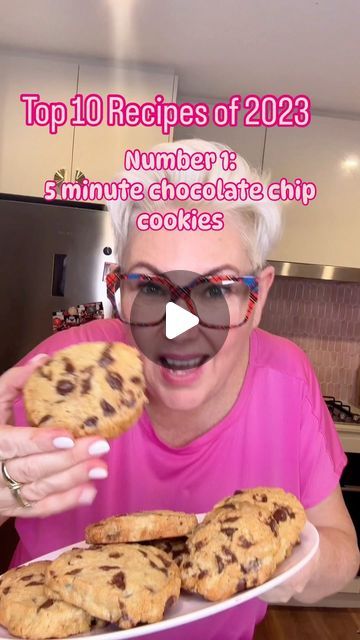 Stephanie Joy de Sousa on Instagram: "You can follow me @steph_cooks_stuff ❤️

NUMBER 1 recipe of 2023!  We made it and did you guess it?  Of course it’s our 5 minute choc chip cookies! 
I love this recipes so much and it appears that a lot of you do as well!  My favourite part is the amount of you that have tagged your friends to share this recipe with them!  Sharing the cookie love ❤️ 

Today, I’m re-sharing my most requested recipe!  My 5 minute chocolate chip cookies.  They will  turn your kitchen into a cookie wonderland in just 5 minutes! !🍪😋
You are going to love these! 

📝 INGREDIENTS:
- 2 1/2 cups plain flour 🌾
- 1 cup brown sugar (the secret behind the smile!) 🍯
- 1/2 cup white sugar (for the extra love) 🥄
- 1 tsp baking powder (our little riser) 🧚‍♀️
- 2 eggs (richness in Choc Chip Cookies Easy, Cookies Videos, Choc Chip Cookie Recipe, Shipping Cookies, Make Chocolate Chip Cookies, Cooking Cookies, Cookie Recipes Homemade, Easy Chocolate Chip Cookies, Choc Chip Cookies