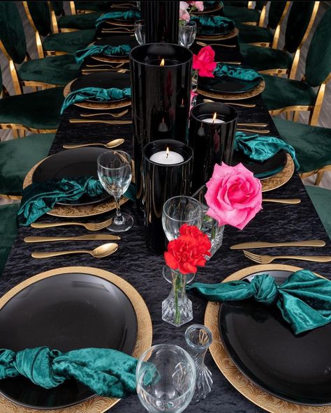 Black Gold And Green Centerpiece, Teal Black And Gold Party Decorations, Green Black And Gold Party Decor, Teal Black And Gold Wedding, Rose Gold Table Setting, Teal Gold Wedding, Teal Napkins, Wicked Party, Gold Theme Party