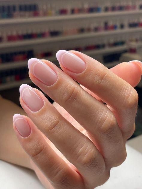 Short Oval Nails 15 Ideas: Embrace Elegance and Comfort Short Classy Nails Round, Round Nails Short Design, Short Oval Nails Ideas, Short Rounded Acrylic Nails, Feminine Nails, Square Oval Nails, Round Nail Designs, Short Round Nails, Rounded Acrylic Nails