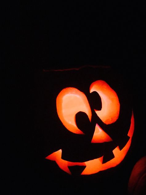 Funny Simple Pumpkin Carvings, Cute Pumpkin Face Carving, Pumpkin Carving Funny Face, Cute Face Pumpkin Carving, Funny Face Pumpkin Carving, Silly Face Pumpkin Carving Ideas, Pumpkin Carving Ideas Silly, Funny Jack O Lantern Faces, Pumpkin Carving Cute Face