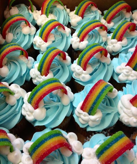 Rainbow Birthday Cupcake Cake, Cupcakes With Rainbows On Top, Rainbow Cupcakes Ideas Simple, Rainbow Decorated Cupcakes, Rainbow Candy Cupcakes, Candyland Goodie Bag Ideas, Rainbow Cupcake Ideas, Colorful Birthday Cupcakes, Rainbow Cake And Cupcakes