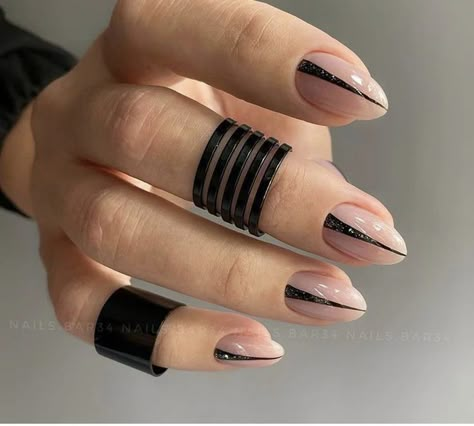 Goth Nails Short, Short Goth Nails, Nail Aesthetic, Unghie Nail Art, Witchy Nails, Gothic Nails, Goth Nails, Minimal Nails, Nail Stuff