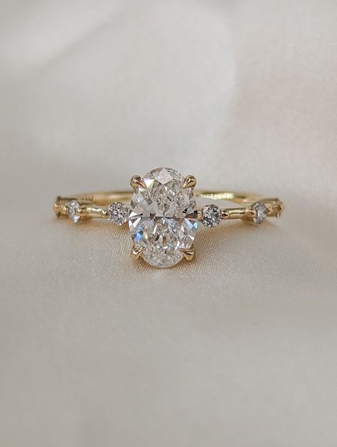 Gold Band Engagement Rings, Pretty Engagement Rings, Dream Wedding Ring, Cute Engagement Rings, Future Engagement Rings, Oval Diamond Engagement, Oval Diamond Engagement Ring, Engagement Ring Shapes, Dream Engagement