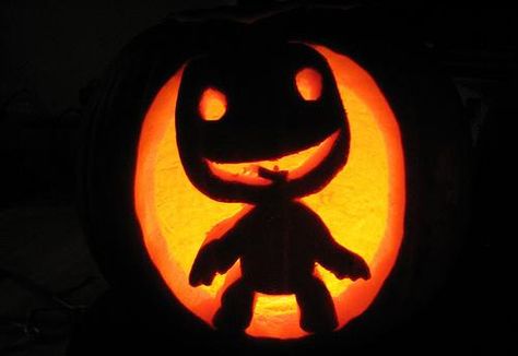 Little big planet! Mario Pumpkin, Halloween Alley, Cute Pumpkin Carving, Pumkin Carving, Halloween Pumpkin Carving Stencils, Little Big Planet, Pumpkin Carving Designs, Pumpkin Carvings, Halloween Pumpkin Designs