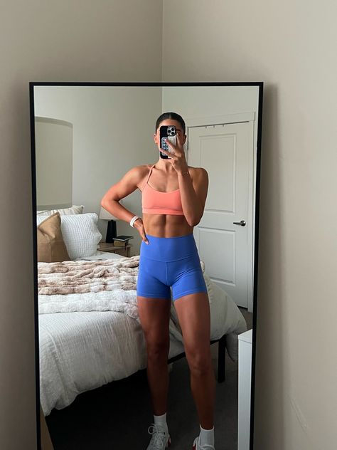 Bright Gym Outfit, Gym Outfit Colorful, Bright Running Outfits, Bright Workout Outfits, Colorful Running Outfit, Colorful Gym Outfit, Colorful Workout Clothes, Cute Running Outfits, Clean Girl Lifestyle