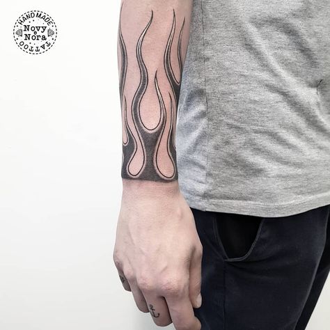 Chester Bennington Flame Tattoo, Chester Bennington Tattoo Ideas, Chester Tattoo, Chester Bennington Tattoo, Lp Tattoo, Flames Tattoo, Flame Tattoo, Linking Park, Flame Tattoos