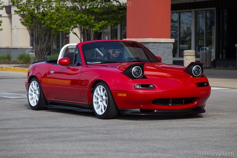 Clean NA Mazda Miata in Red - BenLevy.com Red Miata, Miata Car, Mx5 Na, Miata Mx5, Cars And Coffee, Mazda Miata, Mazda Mx5, My Dream Car, Dream Car